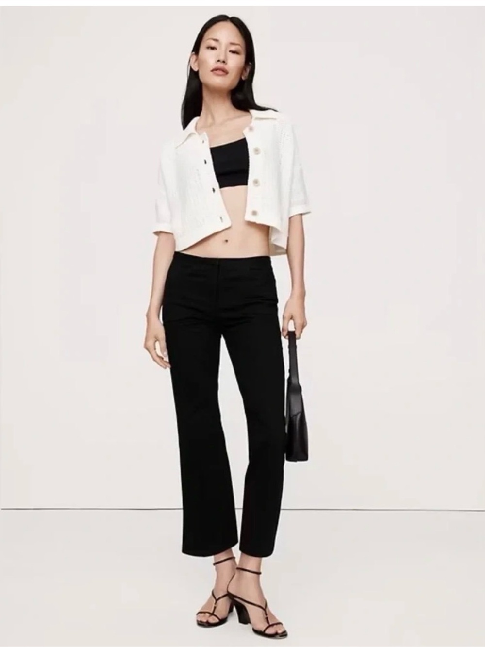 Banana Republic Mid Rise Cotton Capri.  Black.  Size 8 P